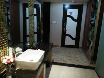 Provence Garden Hotel Wuhan Exteriör bild